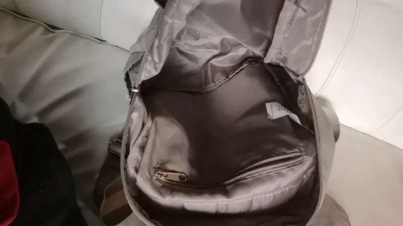 Mochila gris unisex con múltiples compartimentos - 4
