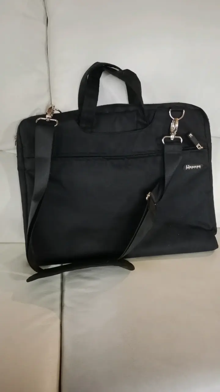 Maletín negro para portátil con correa ajustable - 1