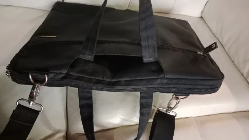 Maletín negro para portátil con correa ajustable - 5