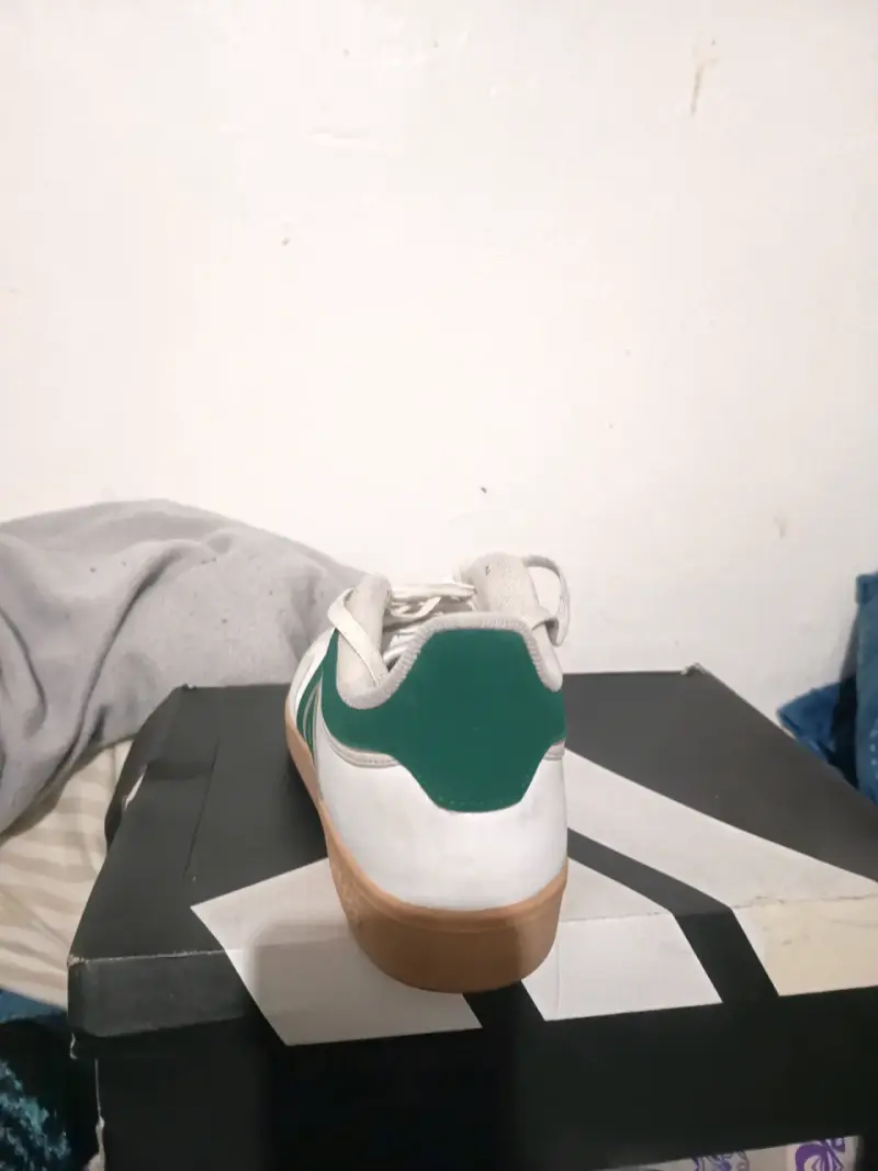 Zapatillas deportivas blancas y verdes para hombre