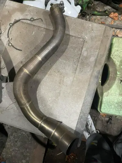 Escape Akrapovic para motocicleta en buen estado - miniatura 2