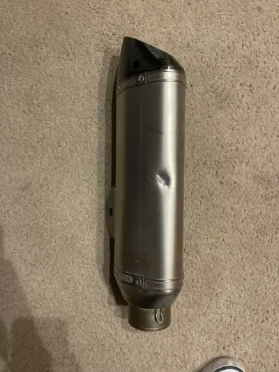 Escape Akrapovic para motocicleta en buen estado - miniatura 6