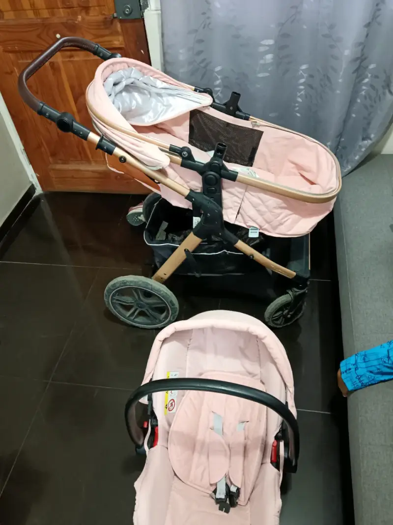 Coche de bebé 2 en 1 rosa con silla de auto - 2
