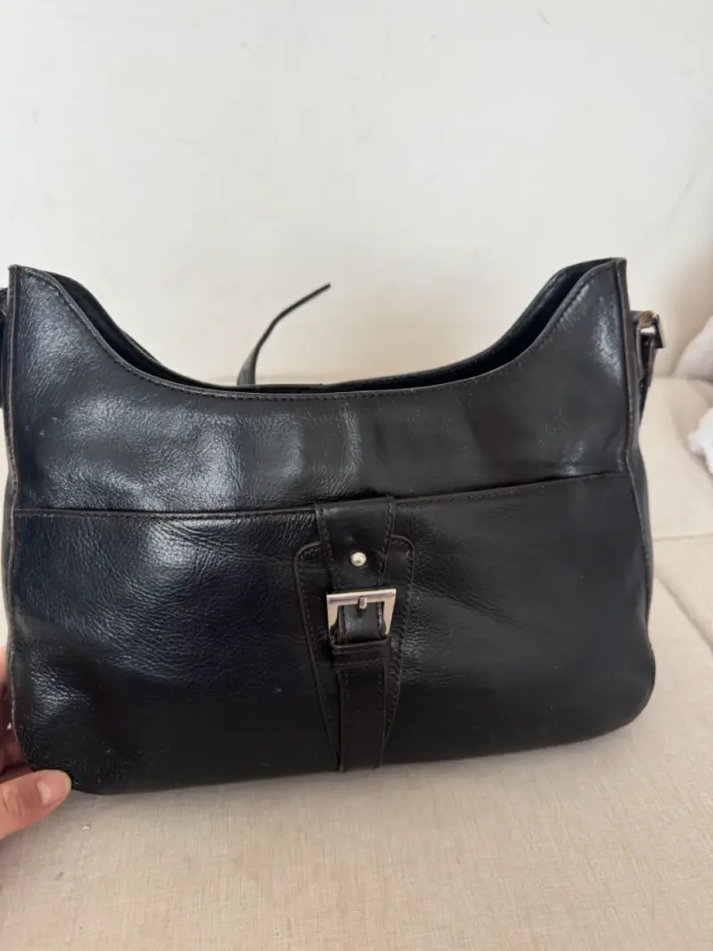 Cartera de cuero negra con hebilla - 2