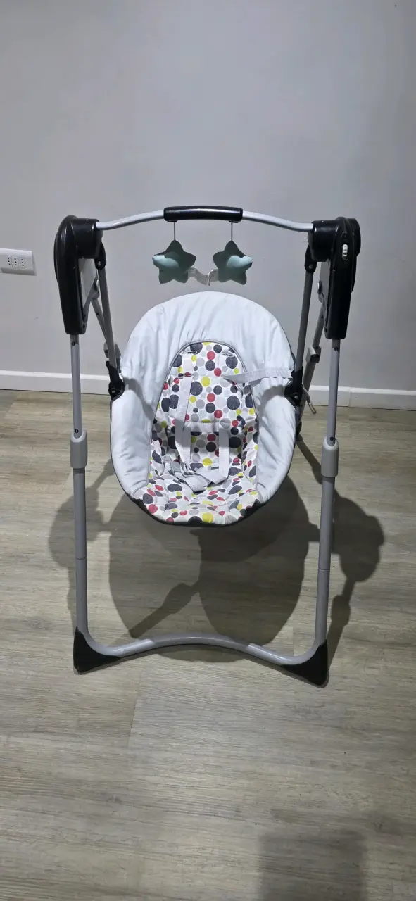 Columpio para bebé con diseño de lunares