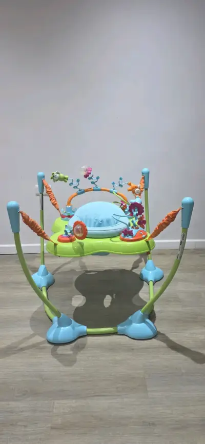 Centro de actividades para bebé con juguetes interactivos - miniatura 1