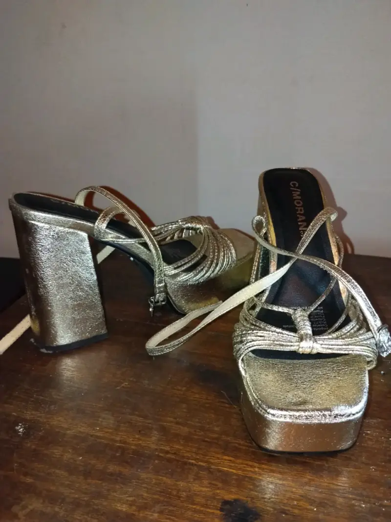 Sandalias de tacón alto doradas C. Moran - 1