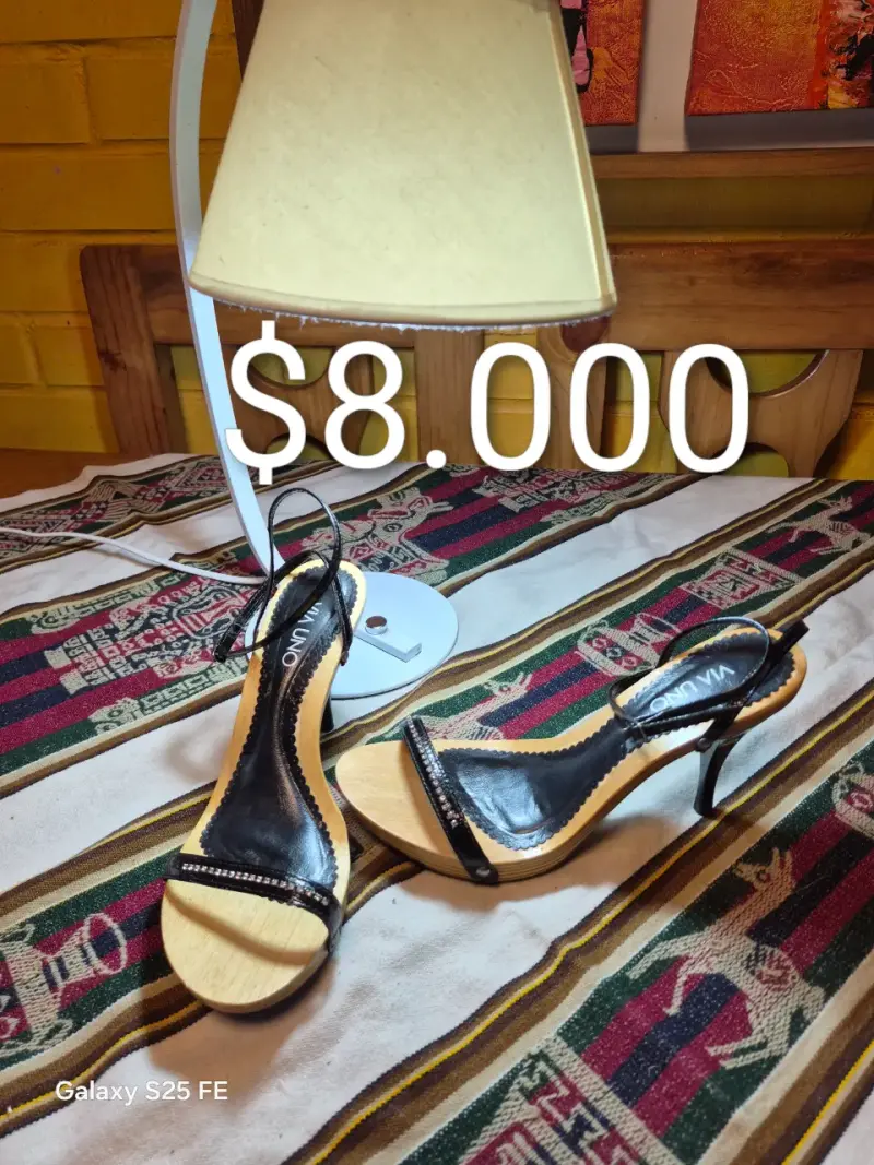 Sandalias de tacón negras elegantes