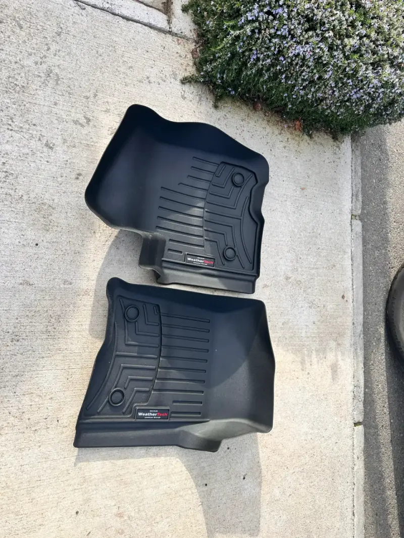 Alfombrillas de Auto WeatherTech Negras - 1