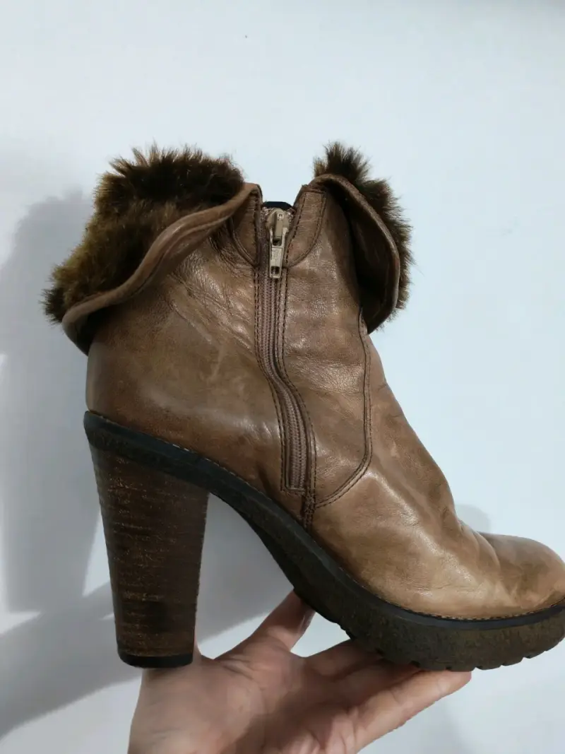 Botines de cuero marrón con tacón alto - 2