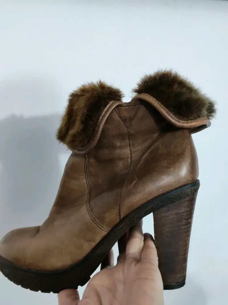 Botines de cuero marrón con tacón alto - 3