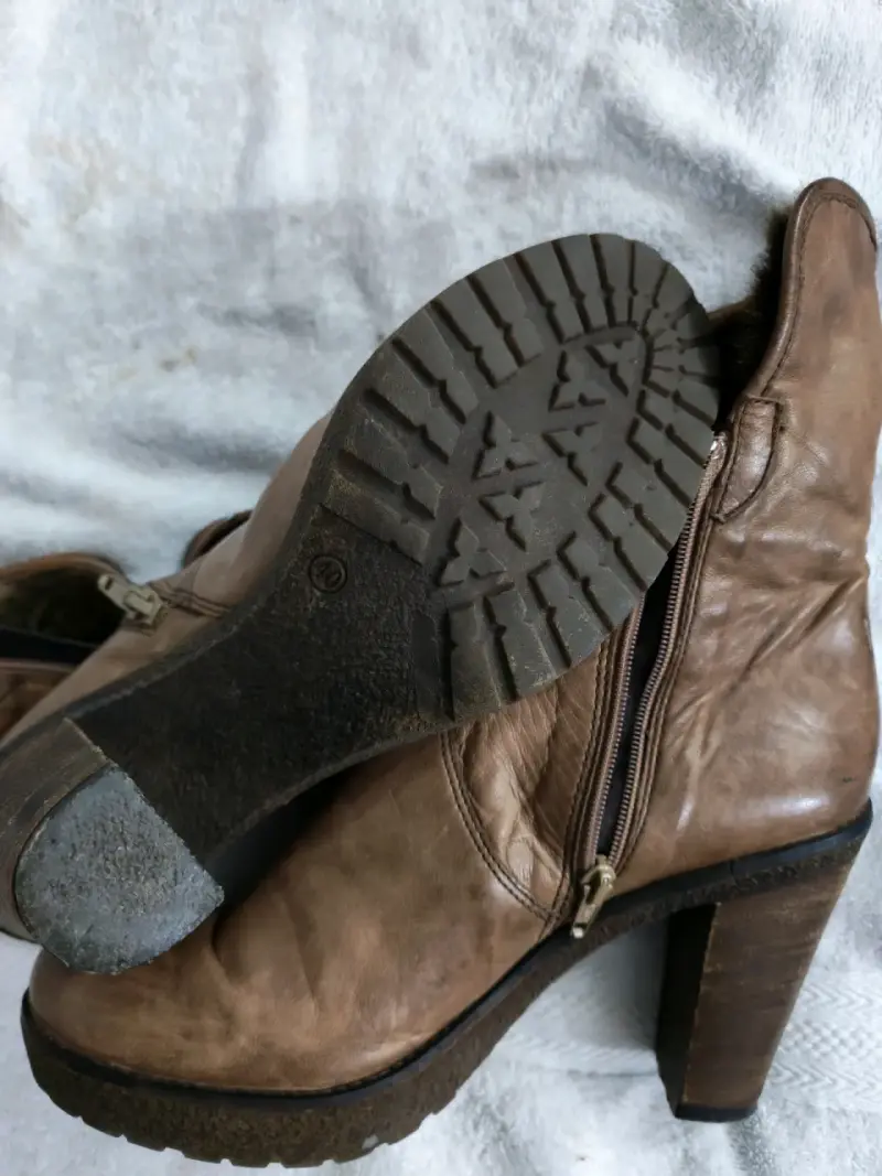 Botines de cuero marrón con tacón alto - 4