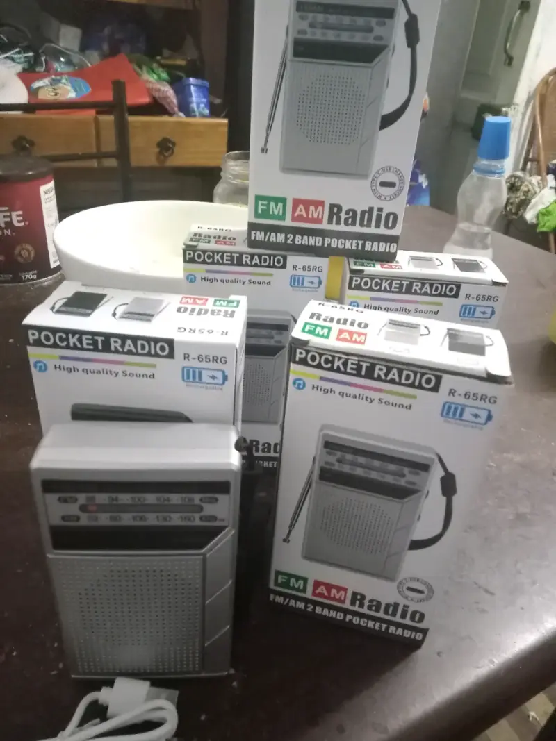 Radio de bolsillo FM/AM R-65RG con sonido de alta calidad - 1