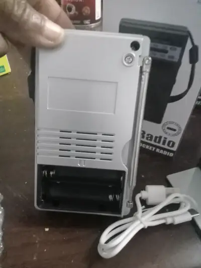 Radio de bolsillo FM/AM R-65RG con sonido de alta calidad - miniatura 3