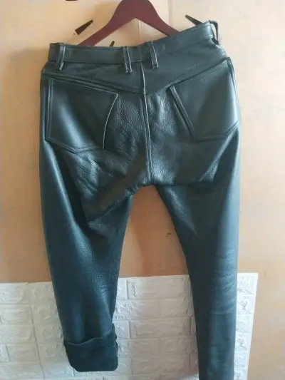 Pantalones de cuero negro para hombre - miniatura 2
