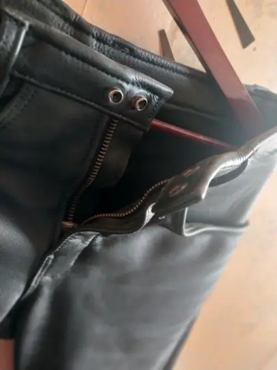 Pantalones de cuero negro para hombre - miniatura 3