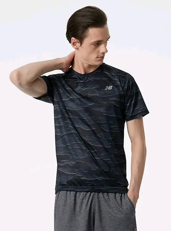 Polera deportiva negra New Balance para hombre