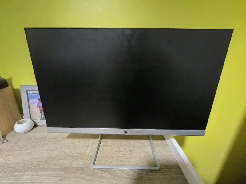 Monitor HP 22 pulgadas con HDMI y VGA - 1