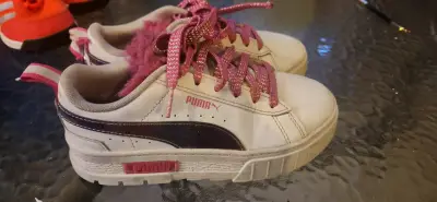 Zapatillas Puma blancas con detalles rosados - miniatura 1