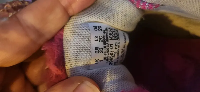 Zapatillas Puma blancas con detalles rosados - 2