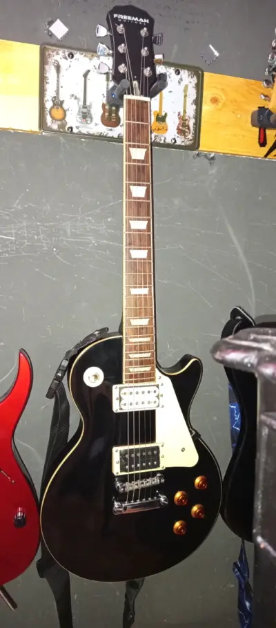 Guitarra eléctrica estilo Les Paul negra - miniatura 3