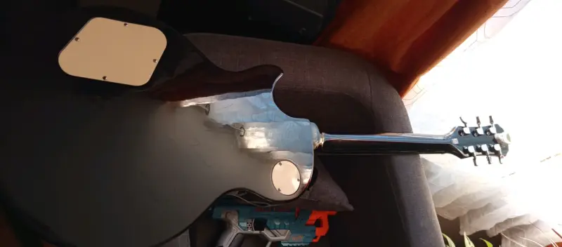Guitarra eléctrica estilo Les Paul negra - 6