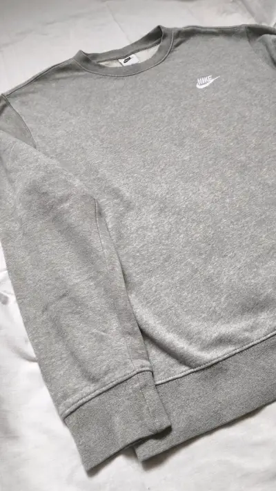 Polerón gris Nike - miniatura 4
