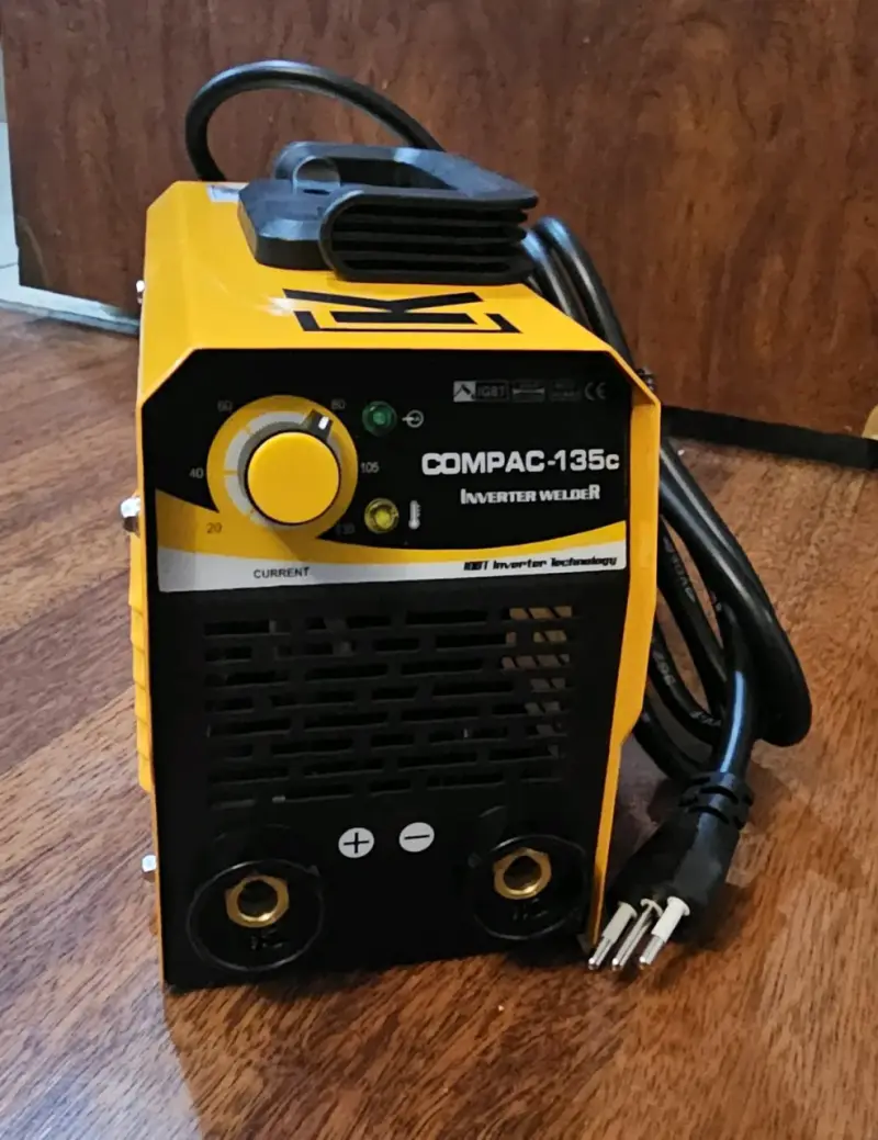 Soldadora Inverter Krafter Compac 135c con Estuche - 4