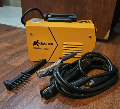 Soldadora Inverter Krafter Compac 135c con Estuche - miniatura 6