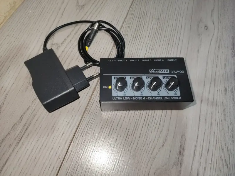Mezclador de Línea de 4 Canales Ultra Bajo Ruido - 1