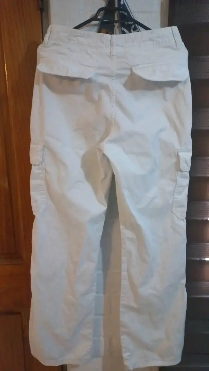 Pantalones cargo blancos Zara para mujer - 2