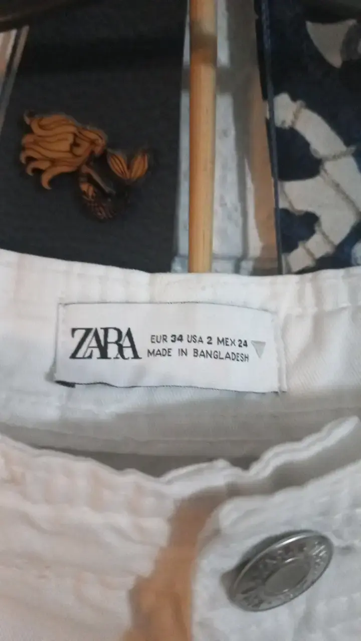Pantalones cargo blancos Zara para mujer - 3