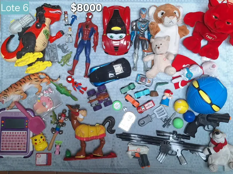 Lote de juguetes variados para niños