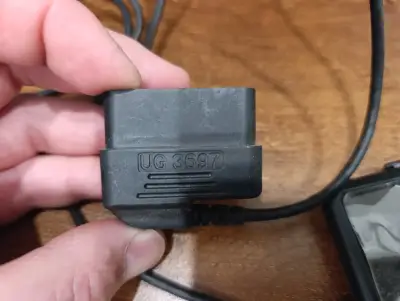 Scanner automotriz OBD-II Ultragauge - miniatura 3