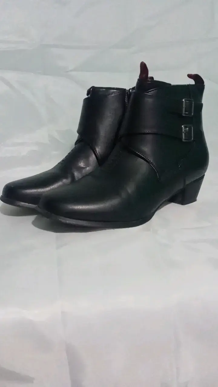 Botines negros de cuero con hebillas - 2