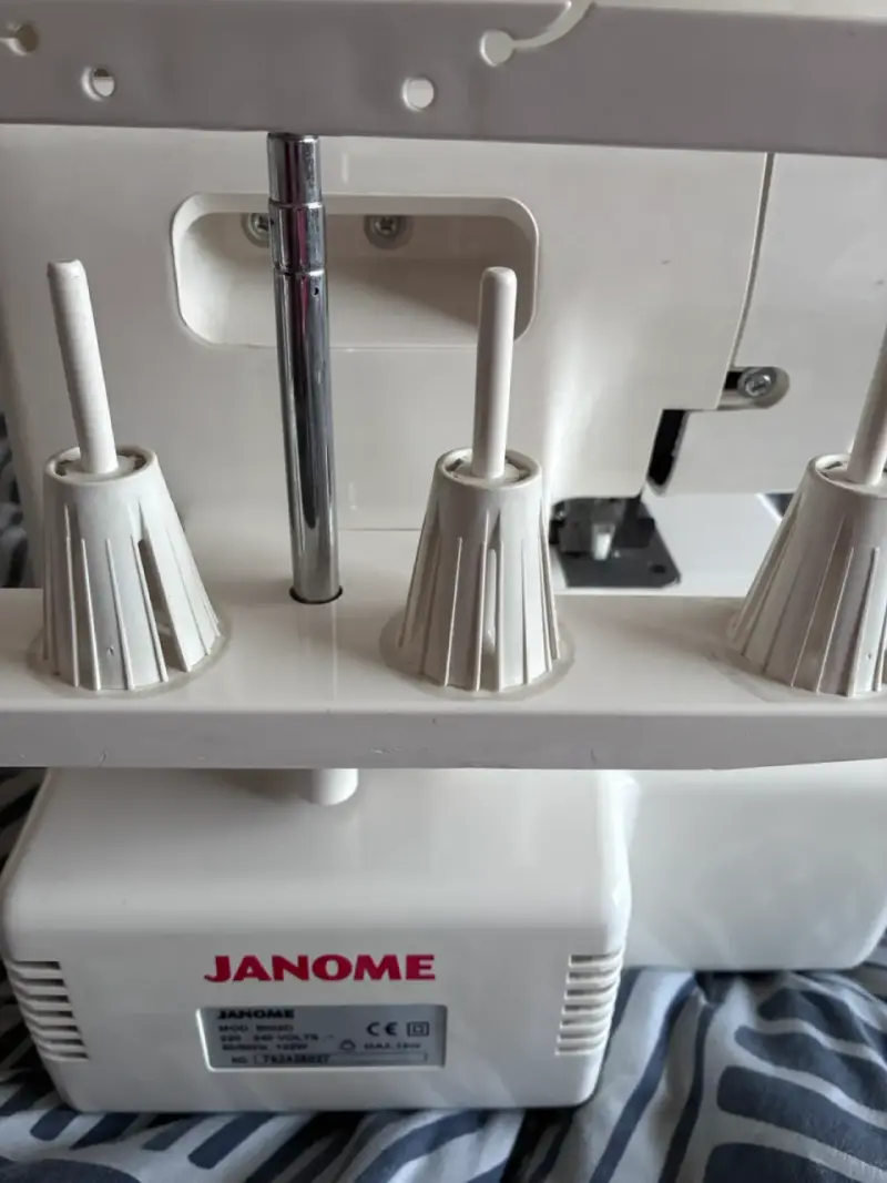 Máquina overlock Janome 8002D - 4