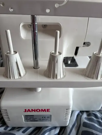Máquina overlock Janome 8002D - miniatura 4