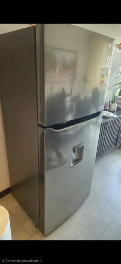 Refrigerador LG con dispensador de agua - miniatura 3