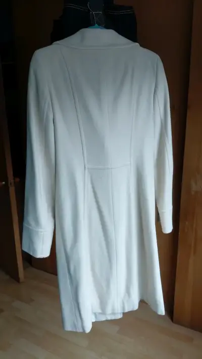 Abrigo largo blanco elegante para mujer - miniatura 2