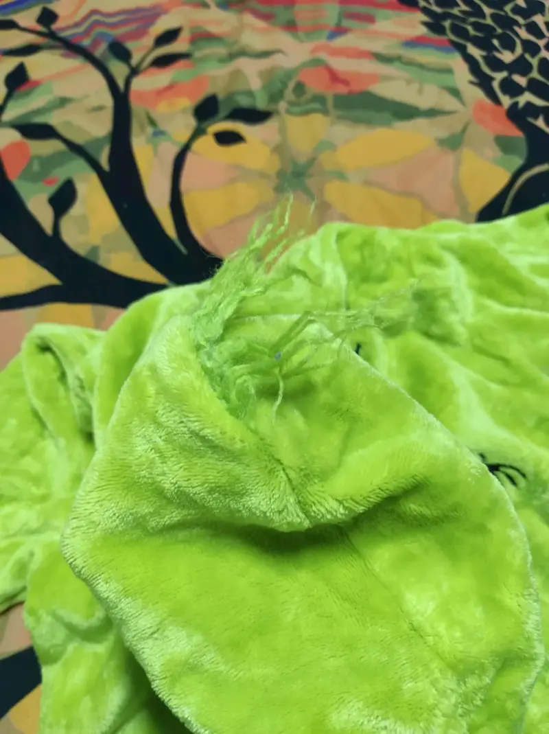 Polerón verde The Grinch con capucha - 5