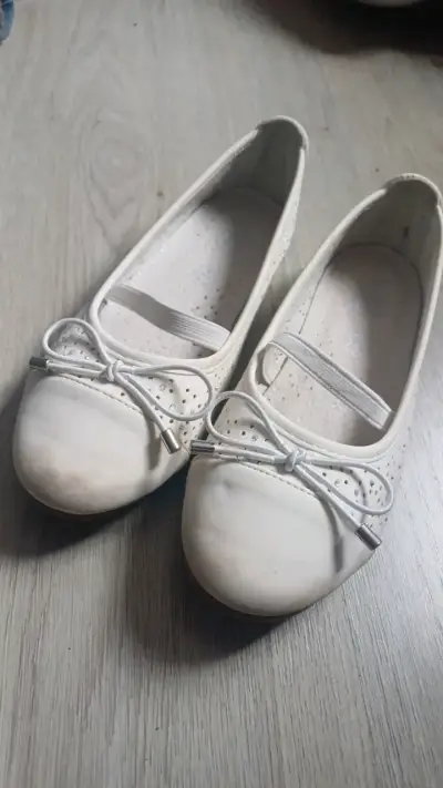 Ballerinas blancas con lazo para niña N°32 - miniatura 1