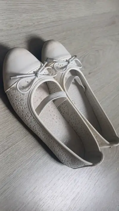Ballerinas blancas con lazo para niña N°32 - miniatura 2