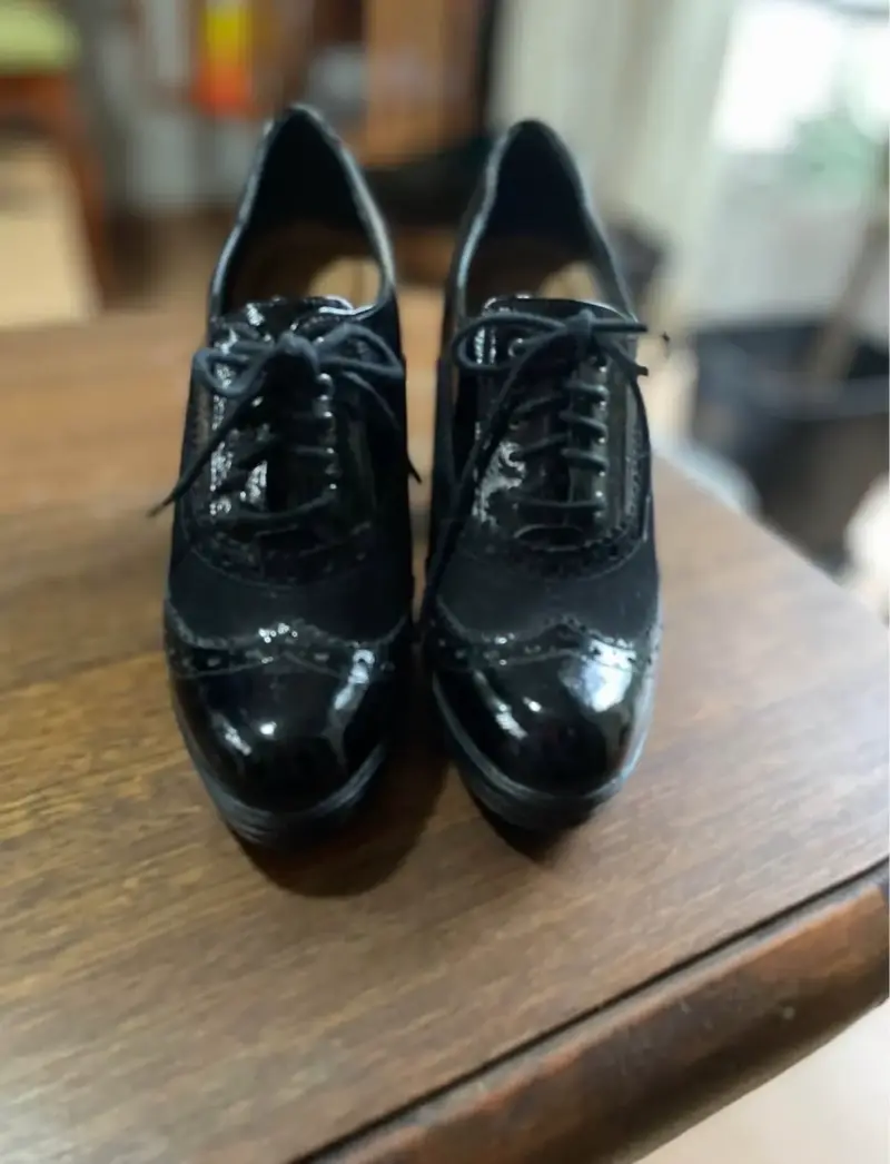 Zapatos de tacón alto negros de charol - 2