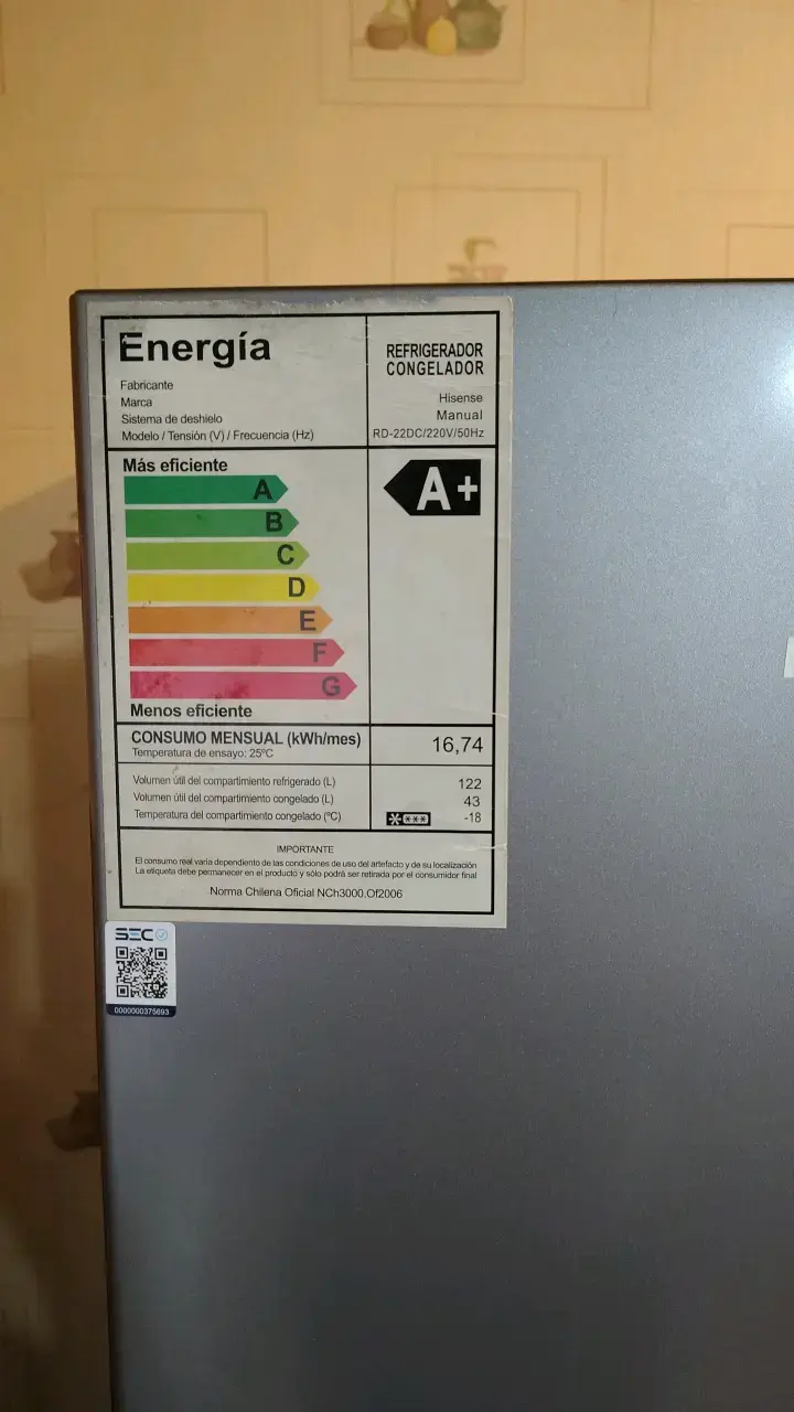 Refrigerador Hisense de dos puertas en buen estado - 6