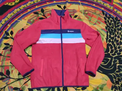 Chaqueta polar Cotopaxi roja con franjas - miniatura 1