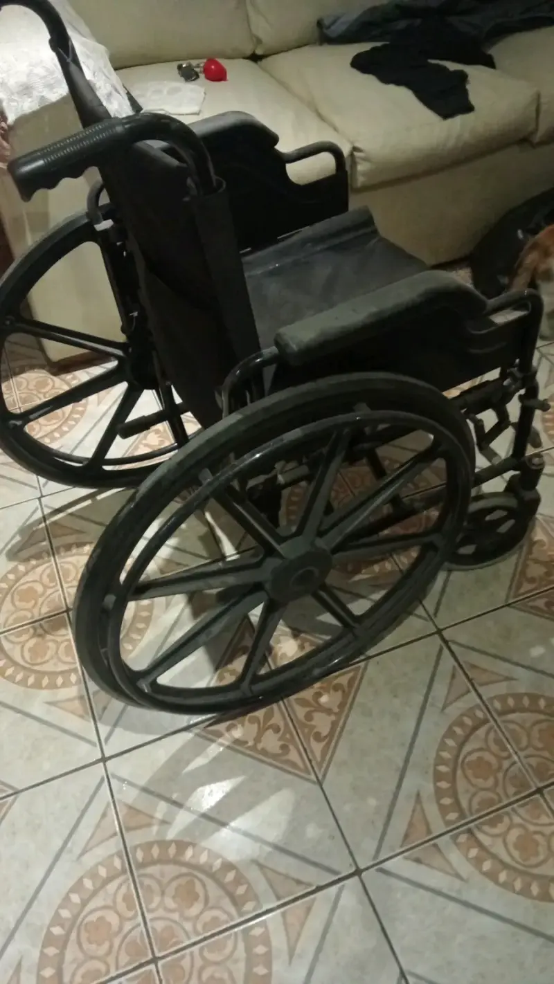 Silla de ruedas plegable en buen estado - 2