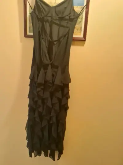 Vestido negro con volantes Silque - miniatura 1