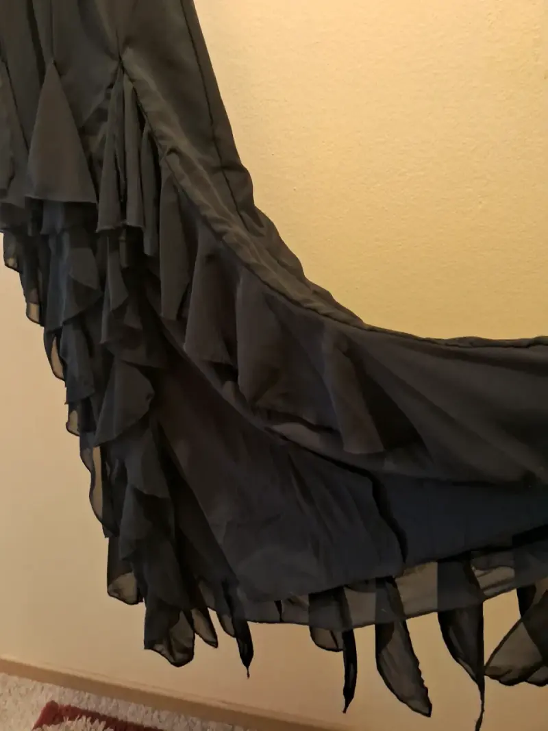Vestido negro con volantes Silque - 3