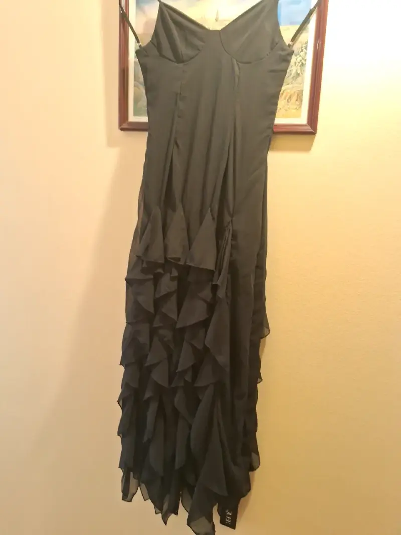 Vestido negro con volantes Silque - 4