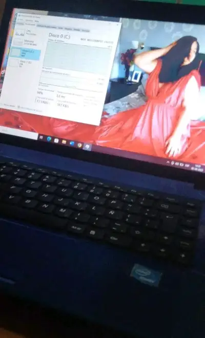Notebook azul con procesador Intel - miniatura 1